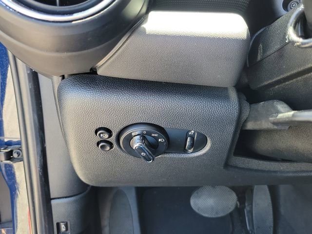 Used 2019 MINI Cooper 4-Door Hardtop w/ Signature Upholstery Package image 28