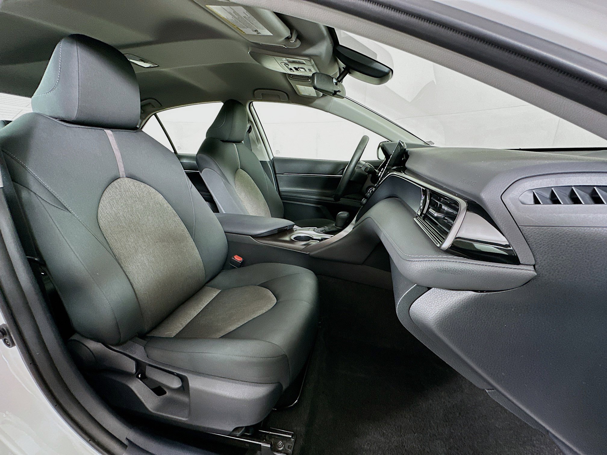 Used 2024 Toyota Camry LE image 28