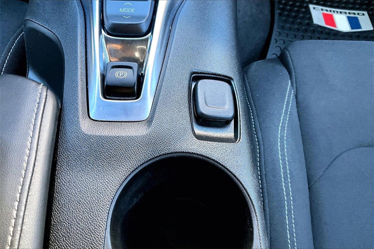 Used 2021 Chevrolet Camaro LT image 15