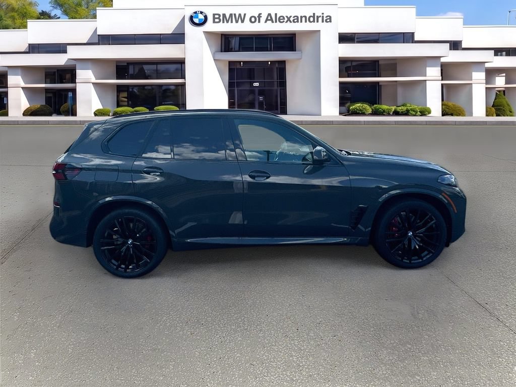 New 2026 BMW X5 xDrive40i w/ M Sport Package AWD/4WD image 4