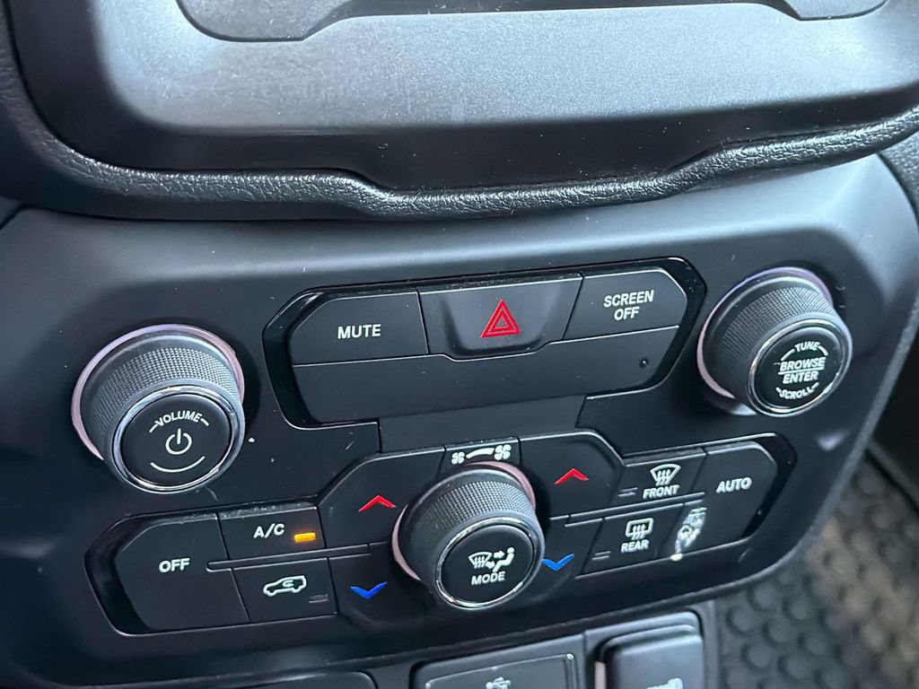 Used 2019 Jeep Renegade Trailhawk AWD/4WD image 16