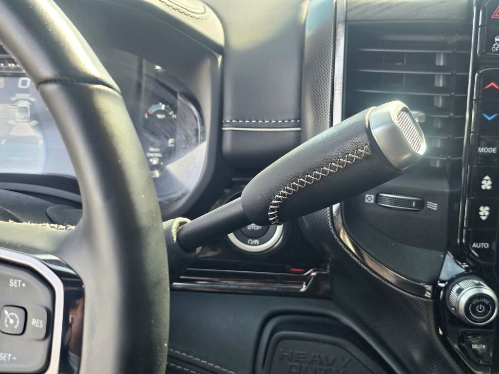 Used 2025 RAM 3500 Limited AWD/4WD image 31