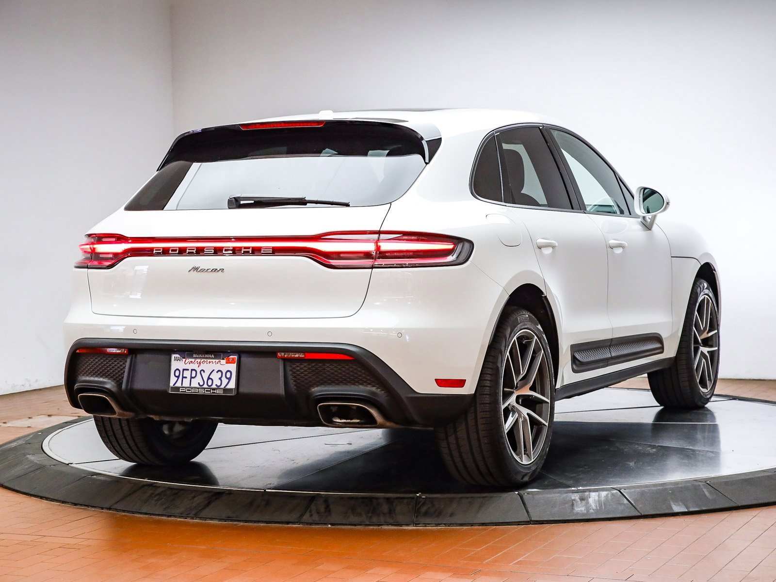 Used 2023 Porsche Macan image 6