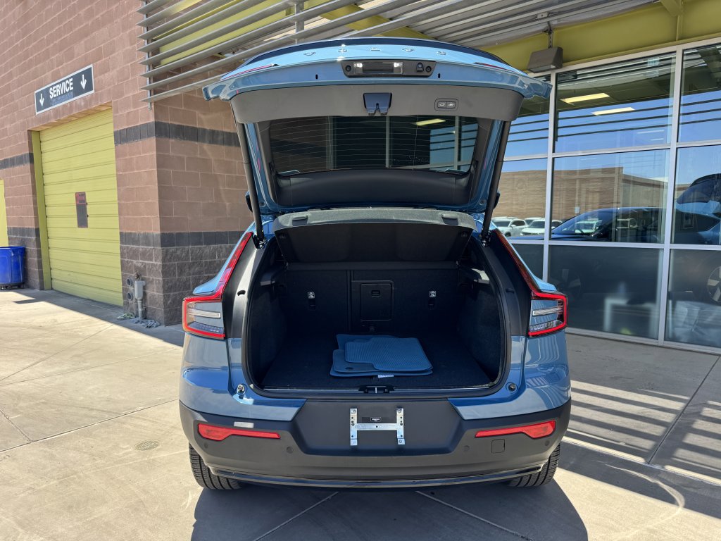 Used 2023 Volvo C40 P8 Recharge Ultimate image 38