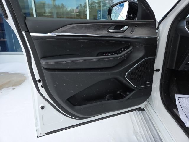 Used 2023 Jeep Grand Cherokee Overland w/ Luxury Tech Group IV image 44