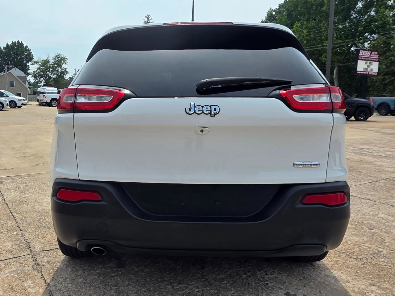 Used 2018 Jeep Cherokee Latitude Plus FWD image 18