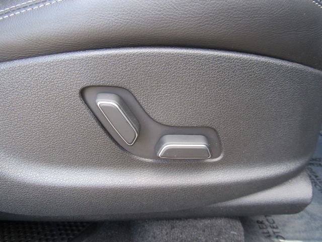 Used 2022 Genesis GV70 2.5T w/ Select Package image 23