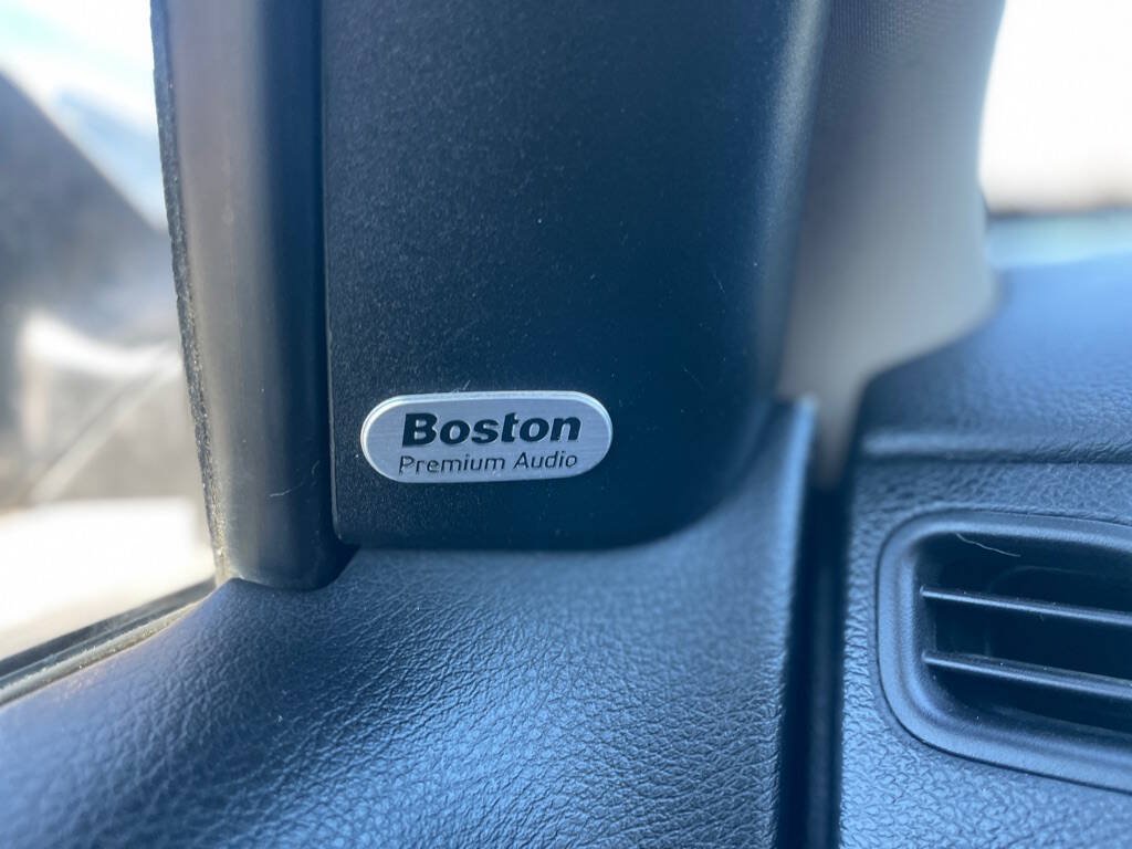Used 2011 Chrysler 200 Limited FWD image 18