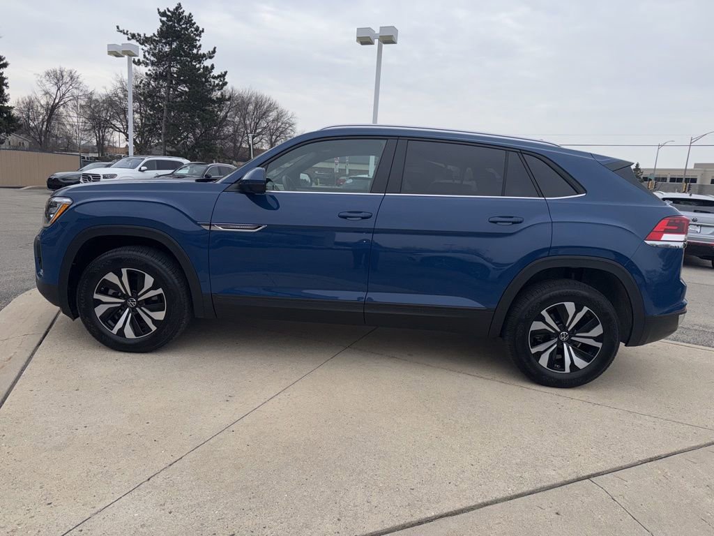 Certified 2025 Volkswagen Atlas Cross Sport SE image 4