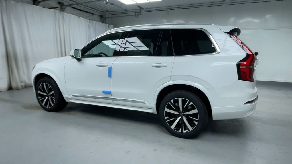 New 2026 Volvo XC90 B6 Core image 18