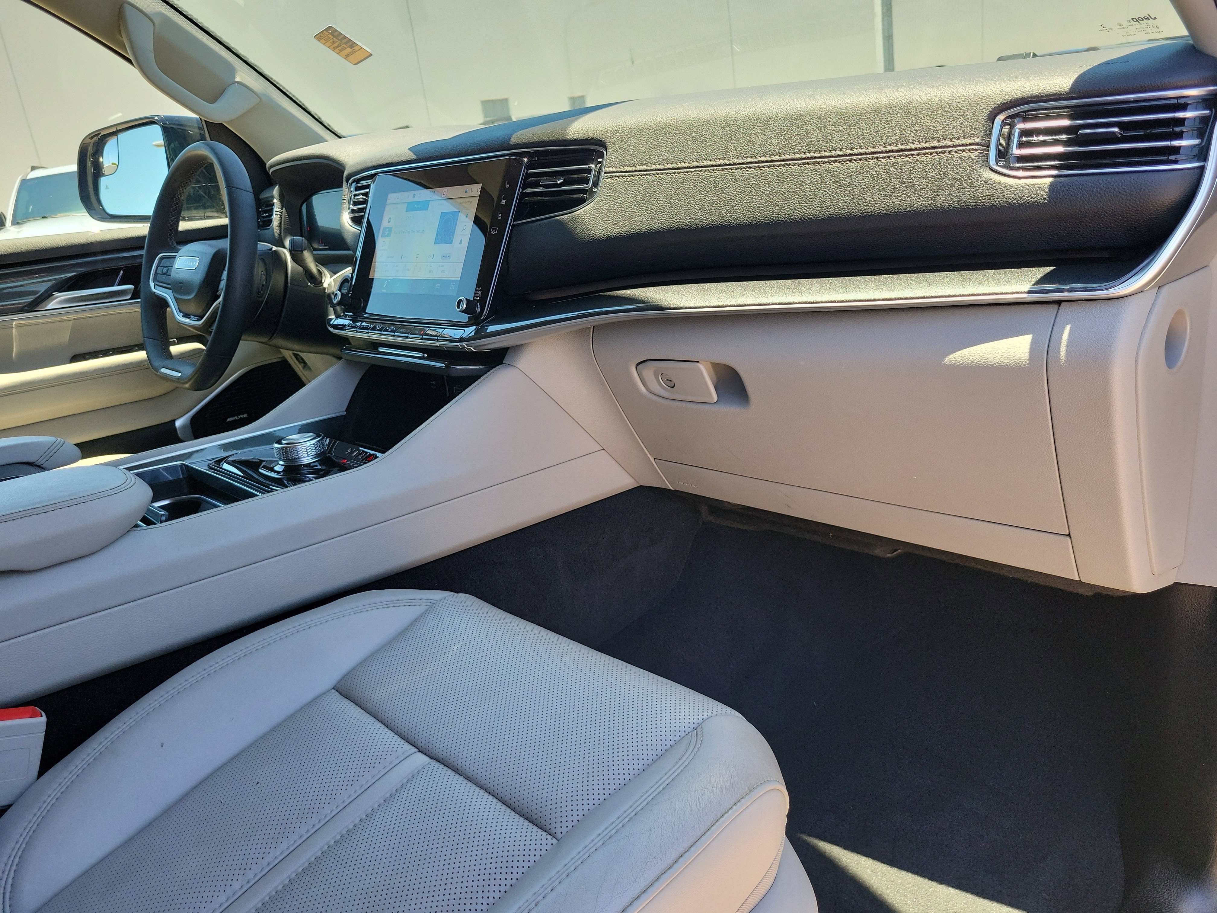 Used 2023 Jeep Wagoneer 2WD w/ Convenience Group I image 20