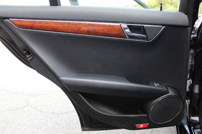 Used 2011 Mercedes-Benz C 300 4MATIC Sedan image 23