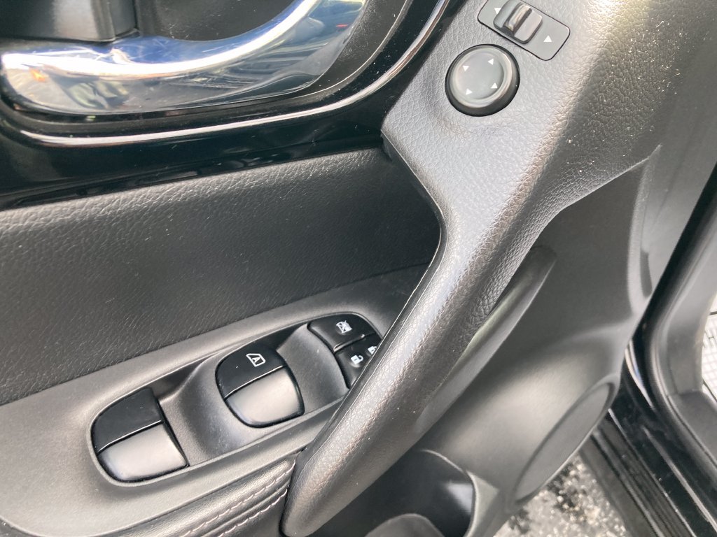 Used 2017 Nissan Rogue Sport SL w/ SL Premium Package AWD/4WD image 14