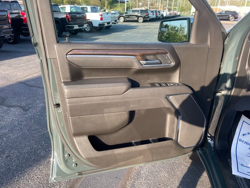 Used 2025 Chevrolet Silverado 1500 LT image 11