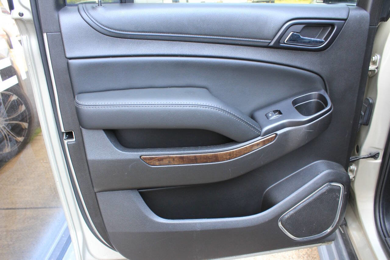 Used 2017 Chevrolet Suburban LT image 14