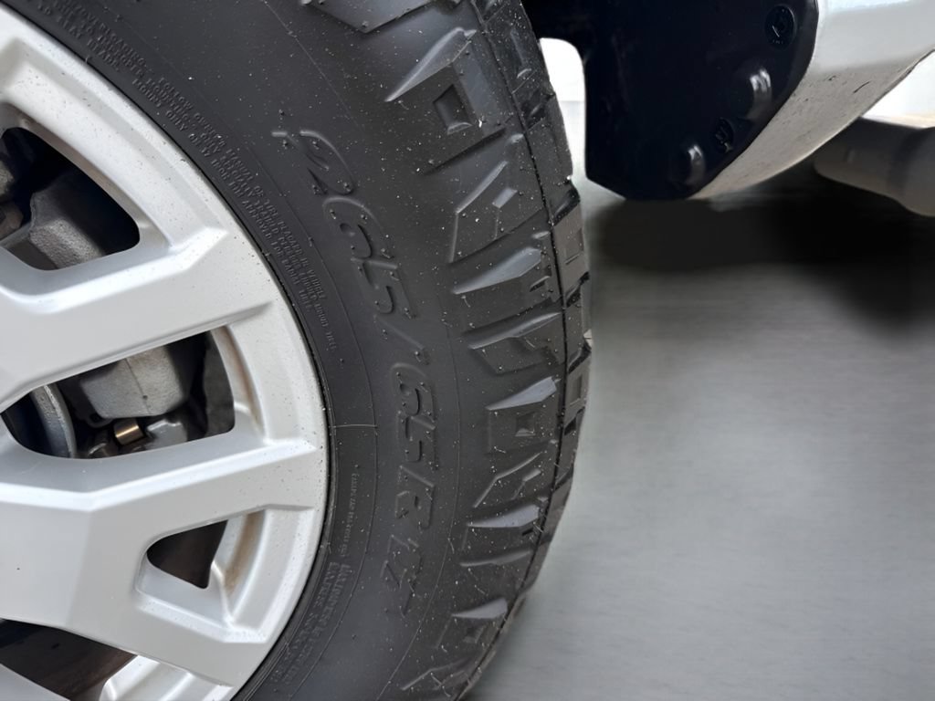 Used 2025 Toyota Tacoma SR5 AWD/4WD image 34