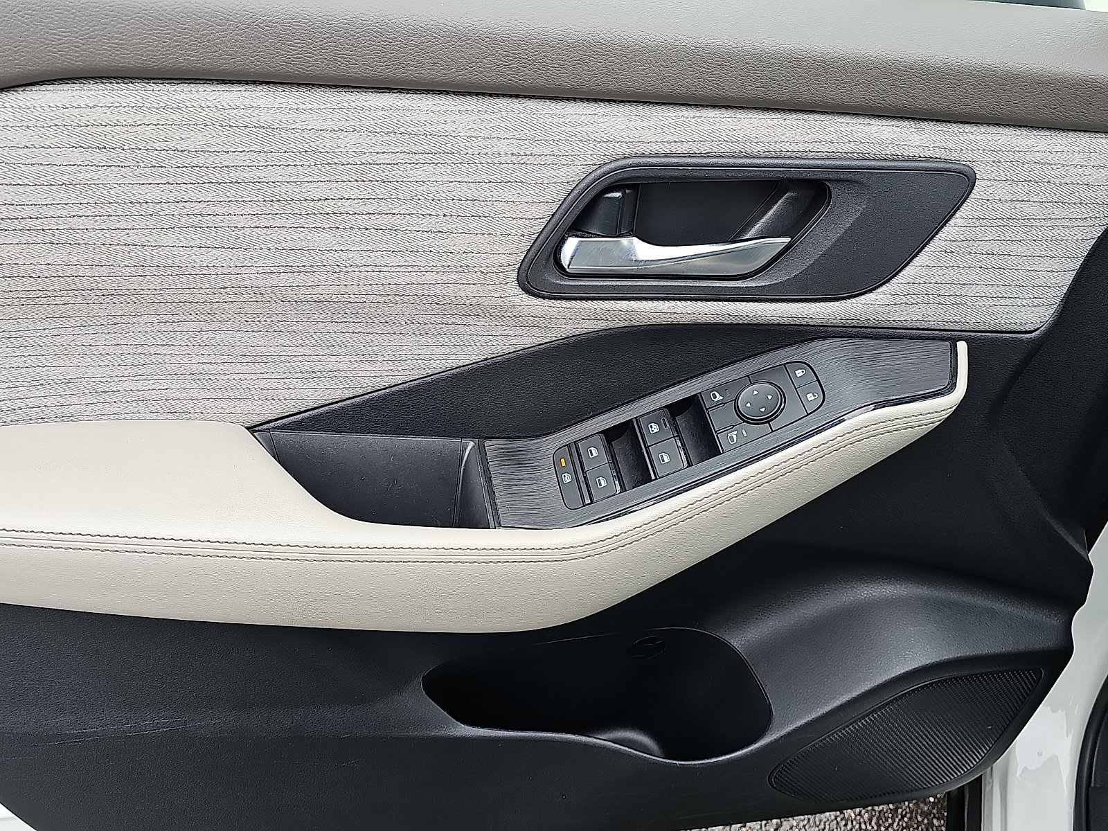 Certified 2023 Nissan Rogue SV image 13