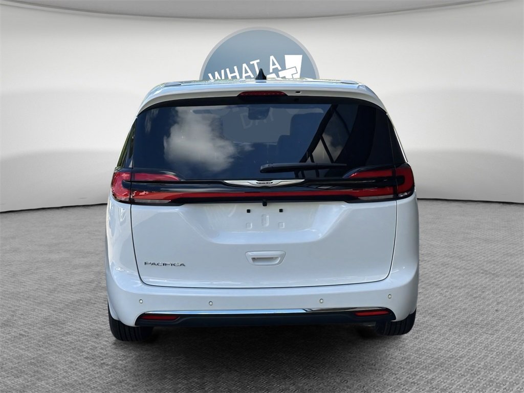 New 2026 Chrysler Pacifica Select image 4