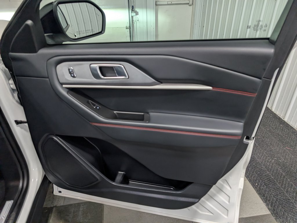 Used 2025 Ford Explorer ST-Line w/ ST-Line Street Pack AWD/4WD image 27