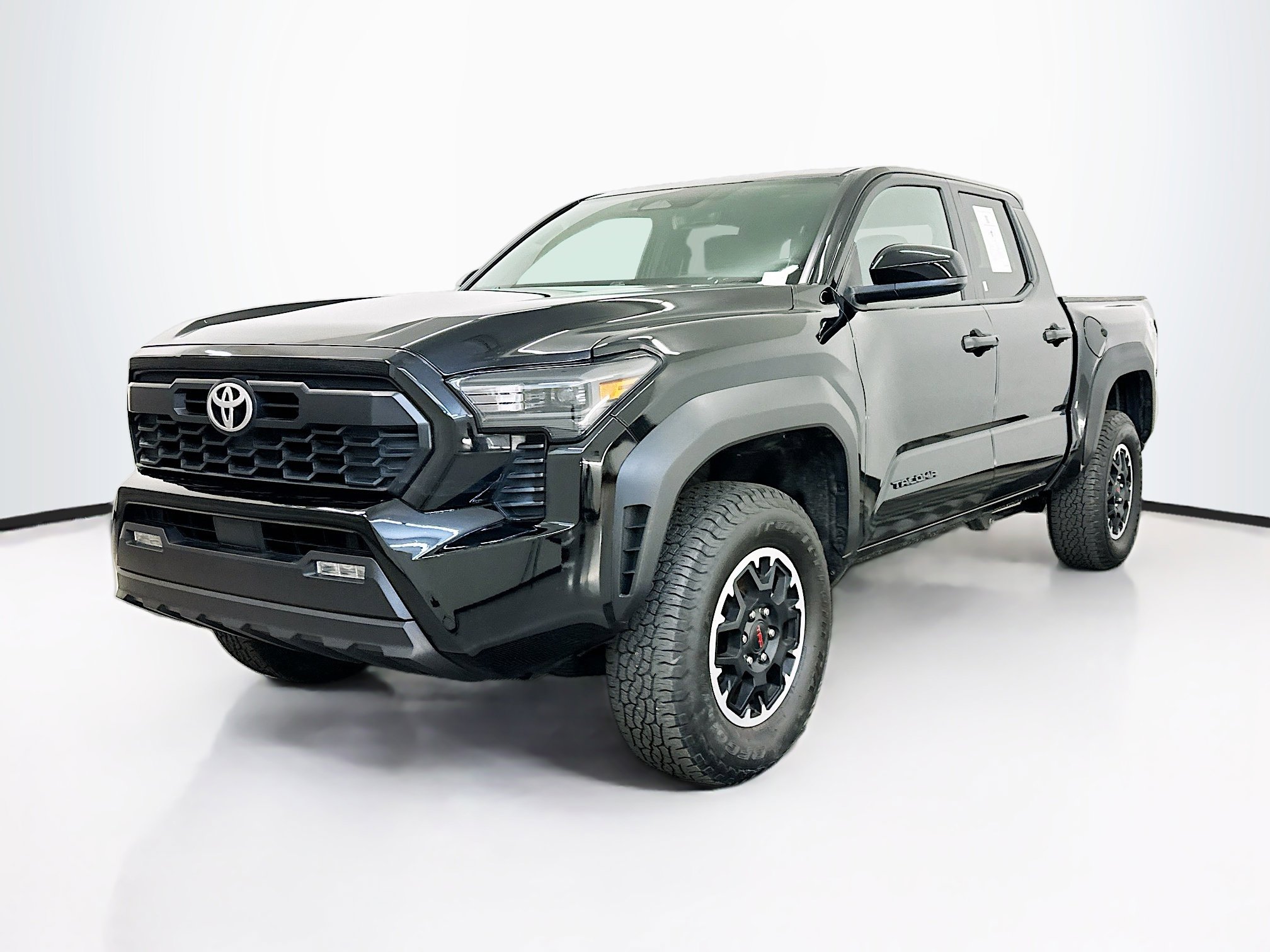 Used 2025 Toyota Tacoma TRD Off-Road image 3