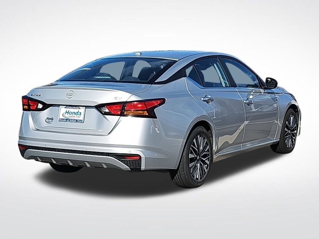 Used 2024 Nissan Altima 2.5 SV image 5