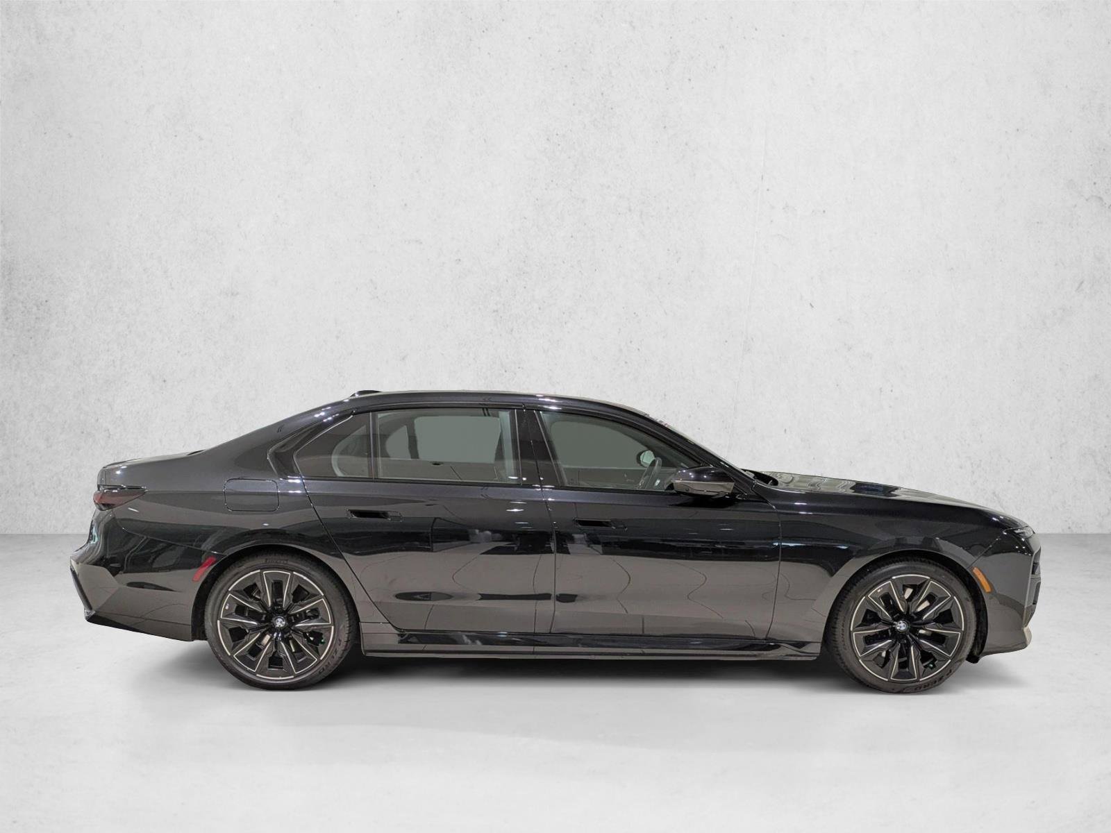 Used 2026 BMW i7 xDrive60 w/ M Sport Package RWD image 4