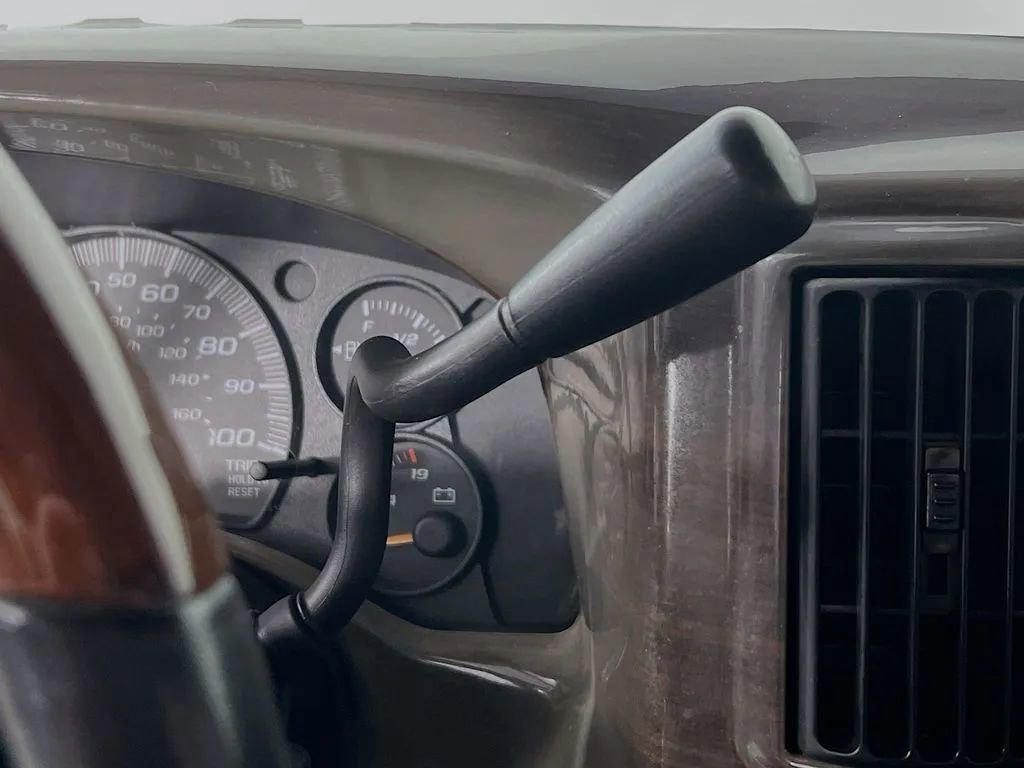 Used 2004 GMC Savana 1500 w/ Preferred Equipment Group image 16