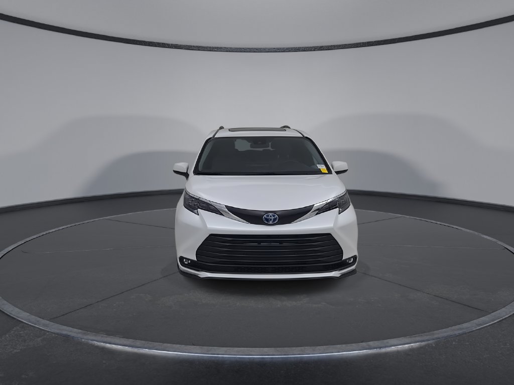 Used 2025 Toyota Sienna XLE FWD image 5