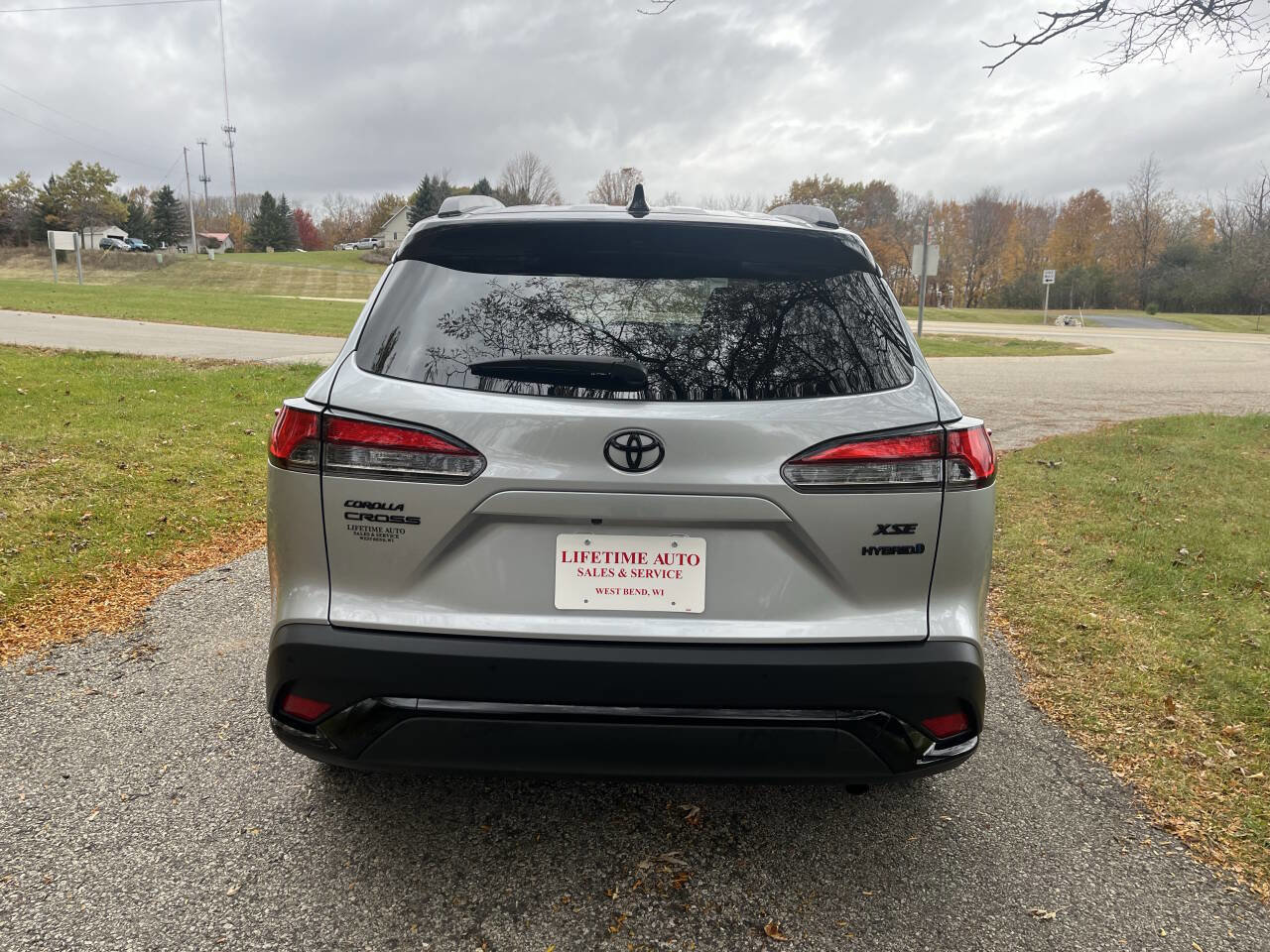 Used 2024 Toyota Corolla Cross AWD Hybrid image 4