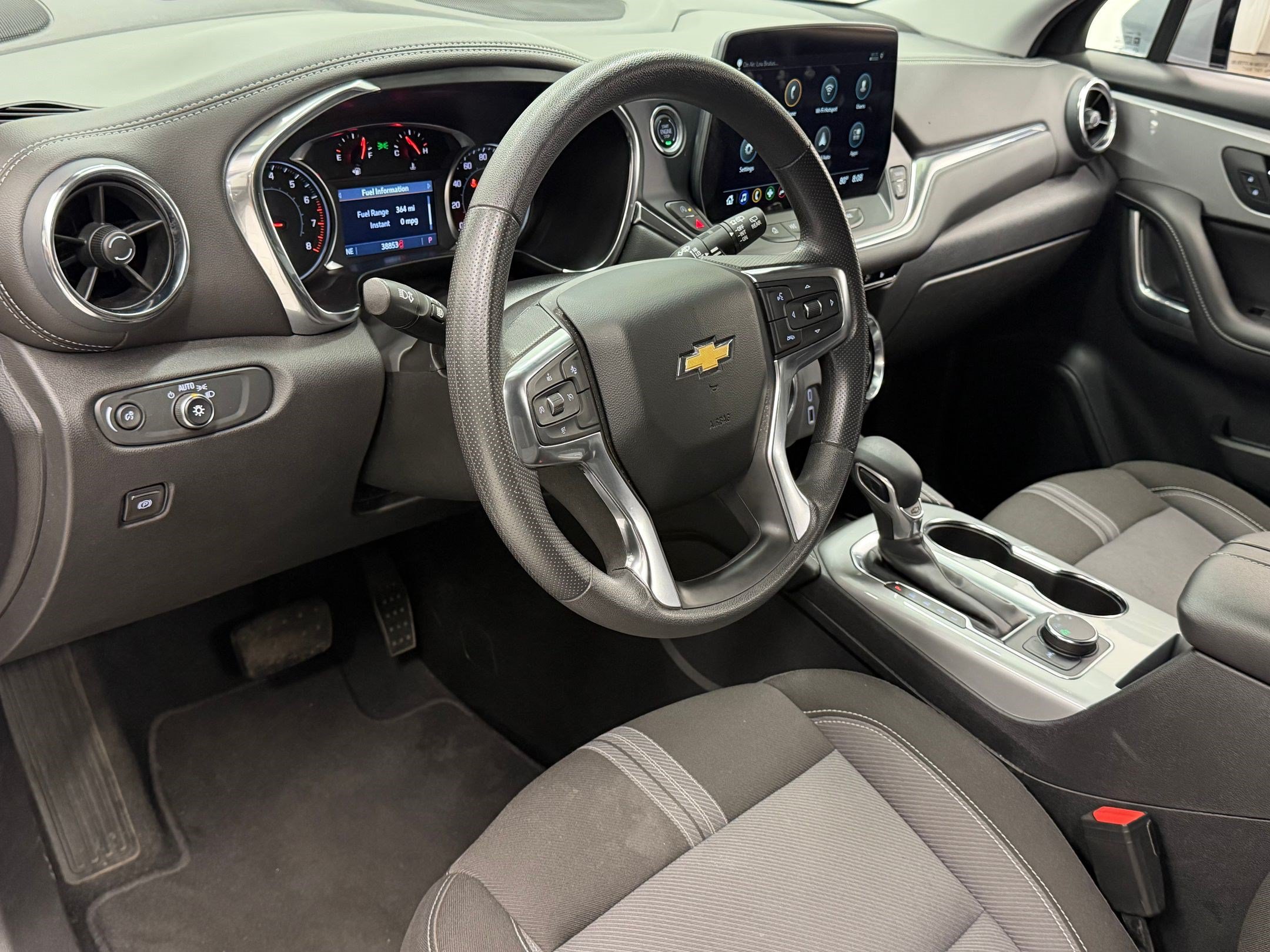Used 2025 Chevrolet Blazer LT AWD/4WD image 3