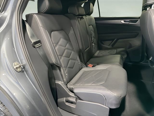 Used 2025 Volkswagen Atlas Cross Sport SE image 28