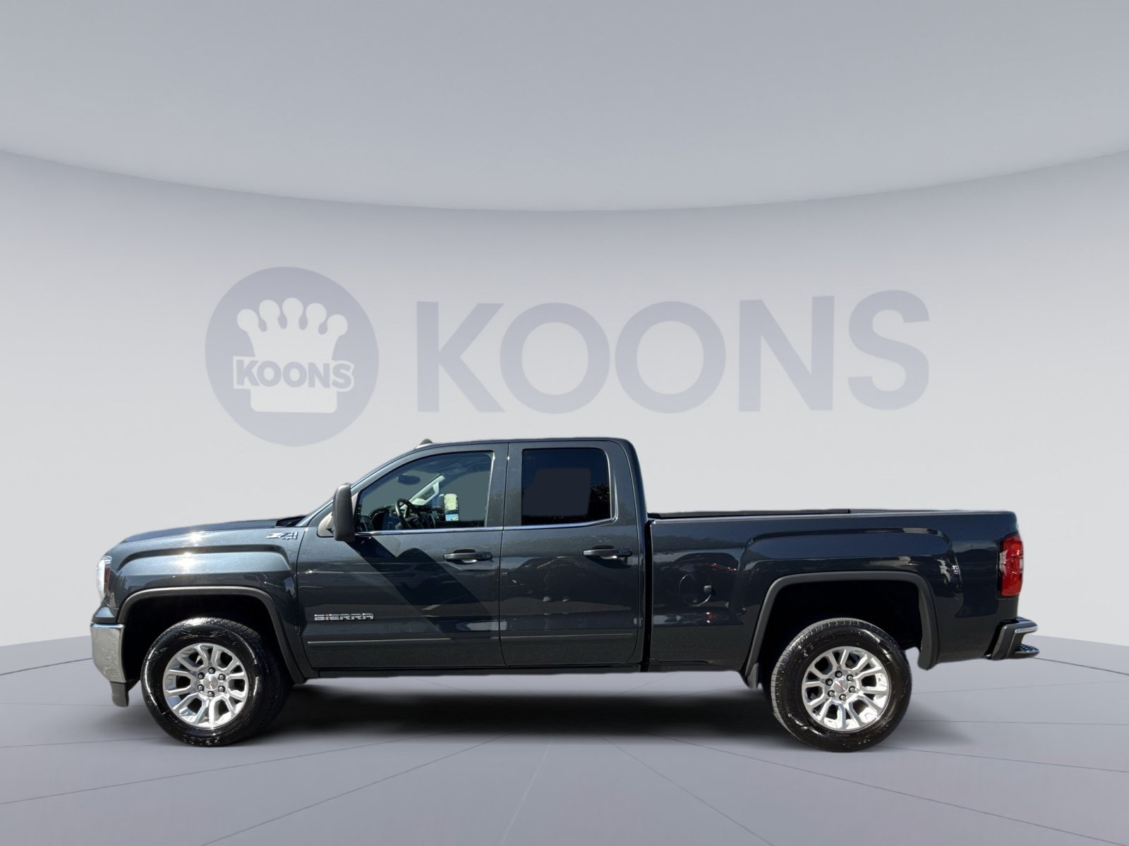 Used 2018 GMC Sierra 1500 SLE w/ SLE Value Package AWD/4WD image 2