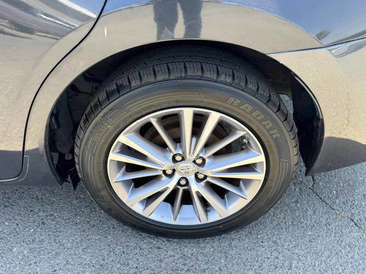 Used 2015 Toyota Corolla LE FWD image 30