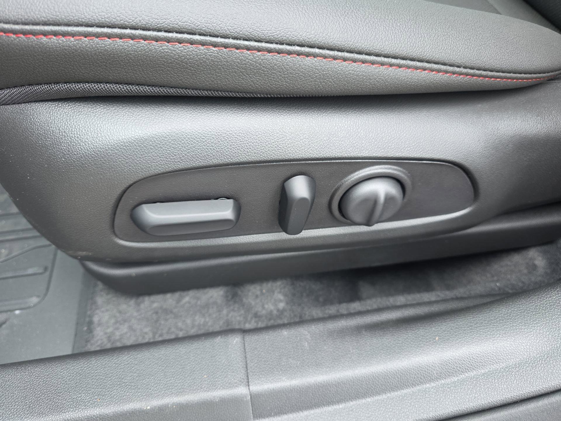 New 2026 Chevrolet Trax RS w/ Sunroof Package image 8