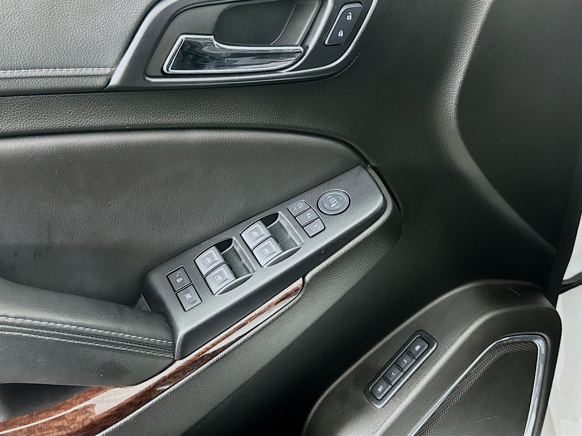 Used 2020 GMC Yukon XL SLT image 15