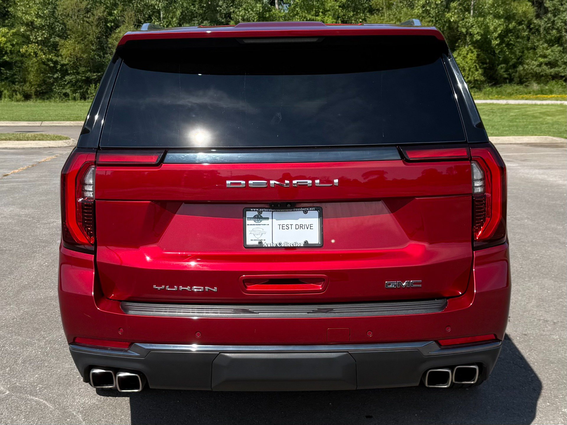 Used 2025 GMC Yukon XL Denali Ultimate w/ LPO, Floor Liner Package AWD/4WD image 6