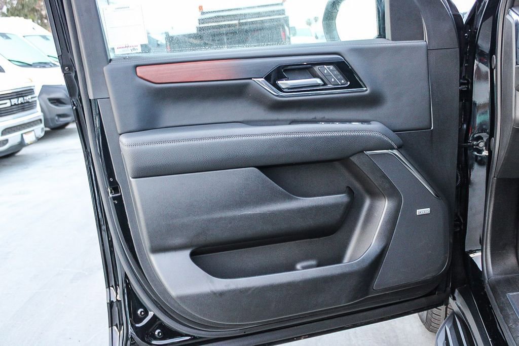 Used 2025 GMC Yukon XL Denali AWD/4WD image 23