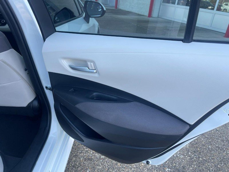 Used 2021 Toyota Corolla LE image 11