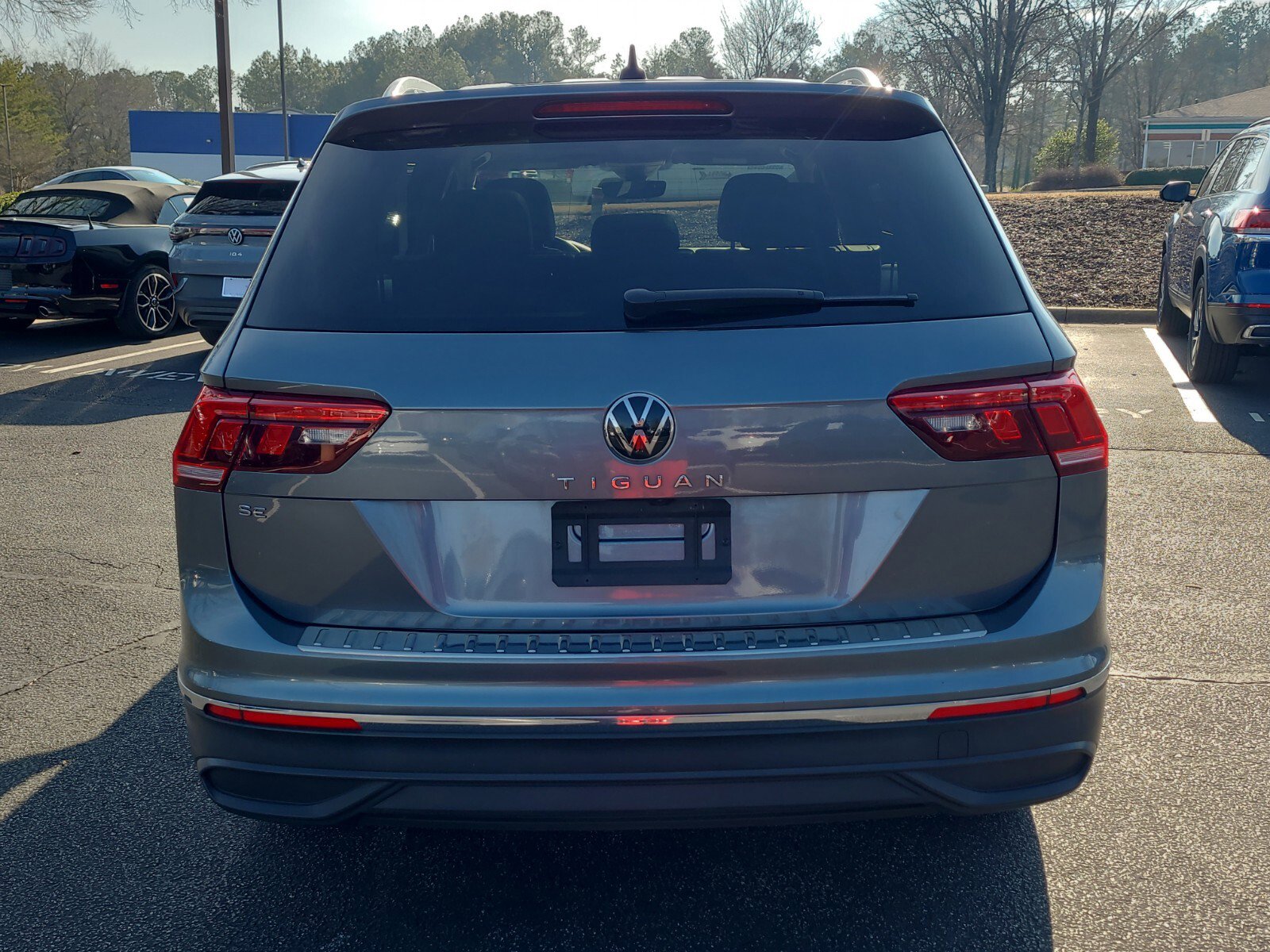 Used 2023 Volkswagen Tiguan SE image 6