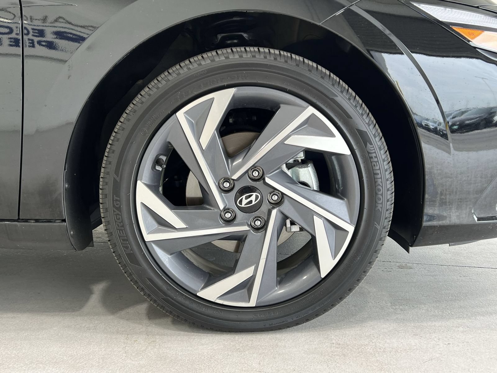 Used 2025 Hyundai Elantra Limited FWD image 10