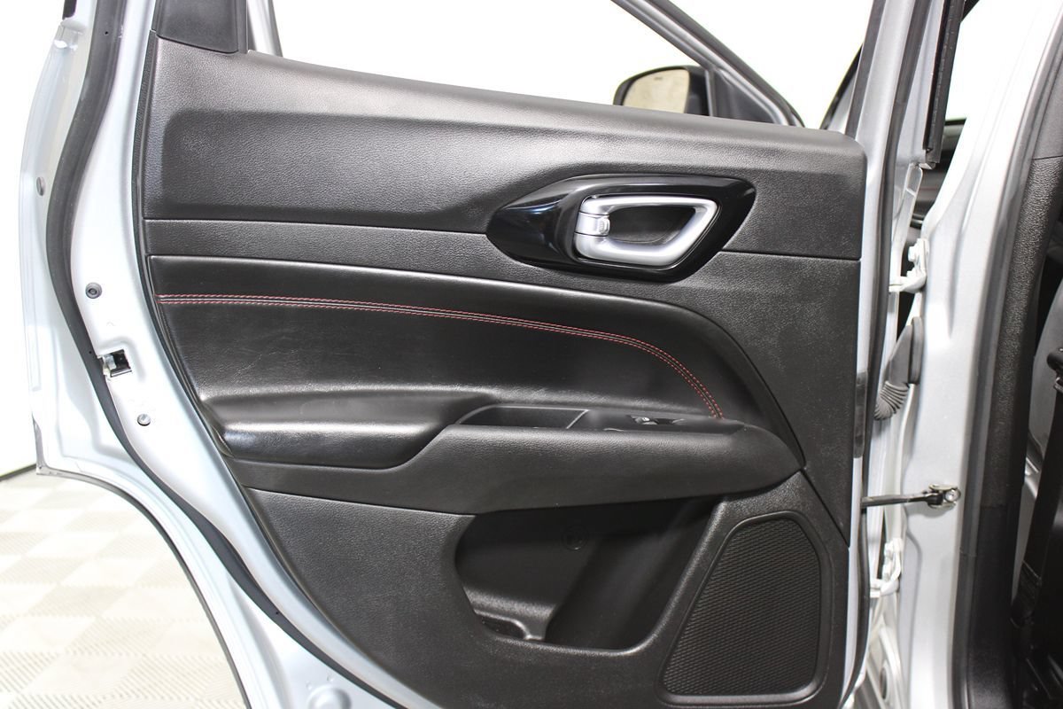 Used 2025 Jeep Compass Trailhawk AWD/4WD image 27