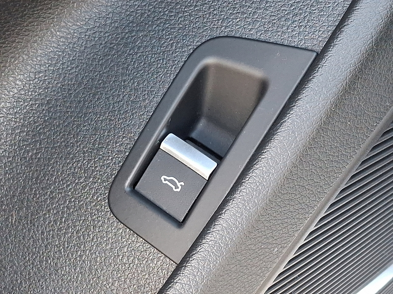 Used 2019 Audi Q8 Premium Plus AWD/4WD image 26