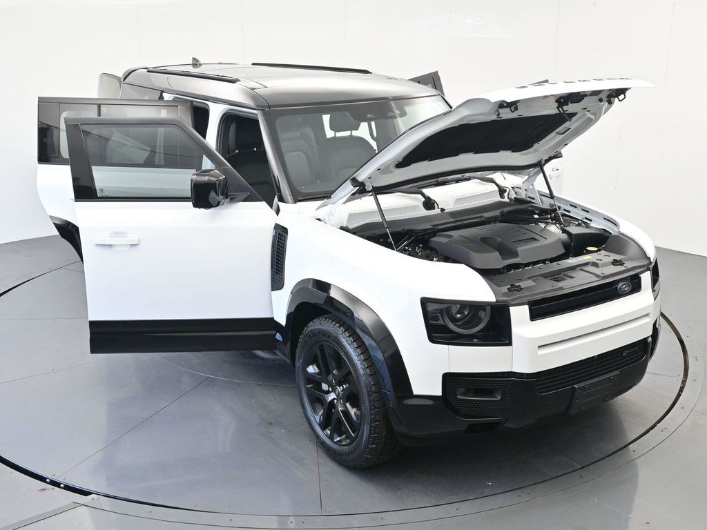 Used 2023 Land Rover Defender 130 X-Dynamic SE AWD/4WD image 33