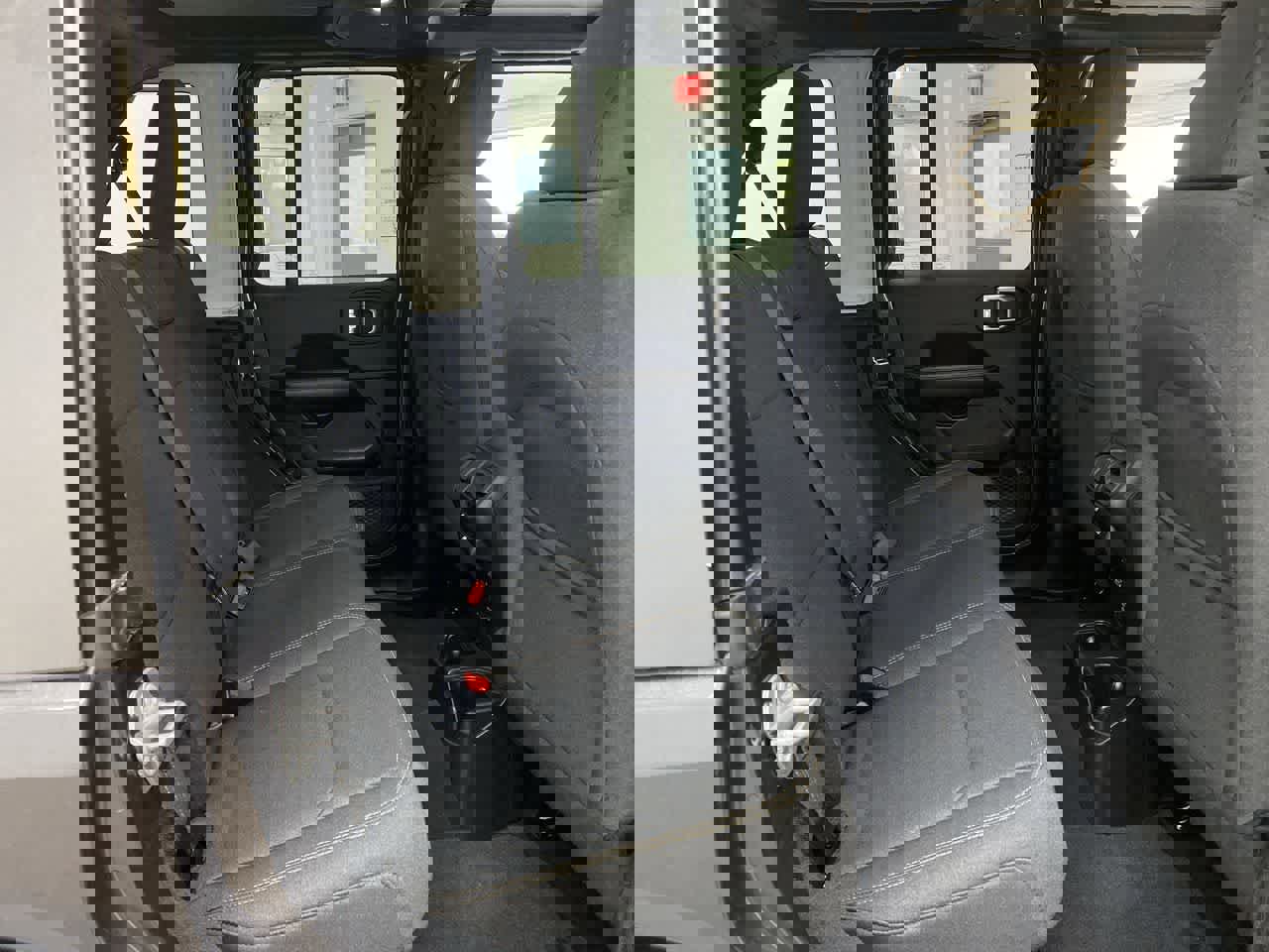 Used 2025 Jeep Wrangler Sahara image 17