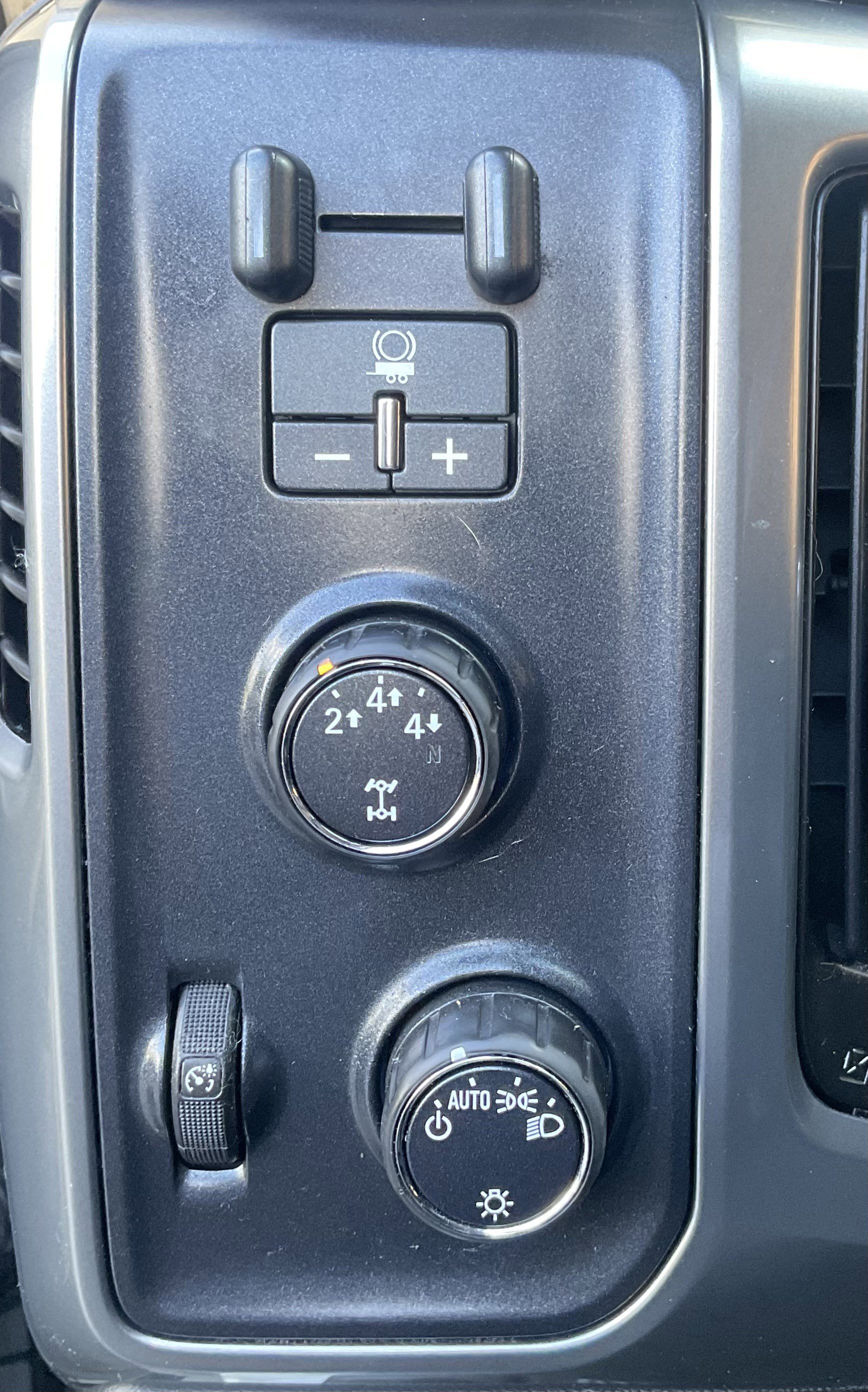 Used 2015 Chevrolet Silverado 2500 LT AWD/4WD image 26