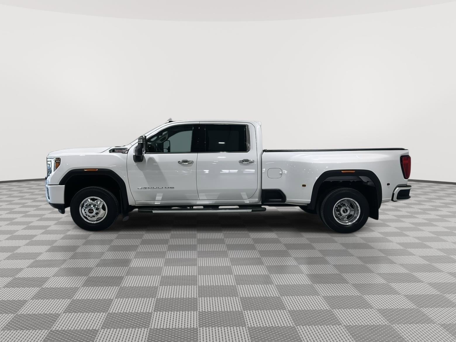 Used 2022 GMC Sierra 3500 Denali w/ Denali Ultimate Package image 3