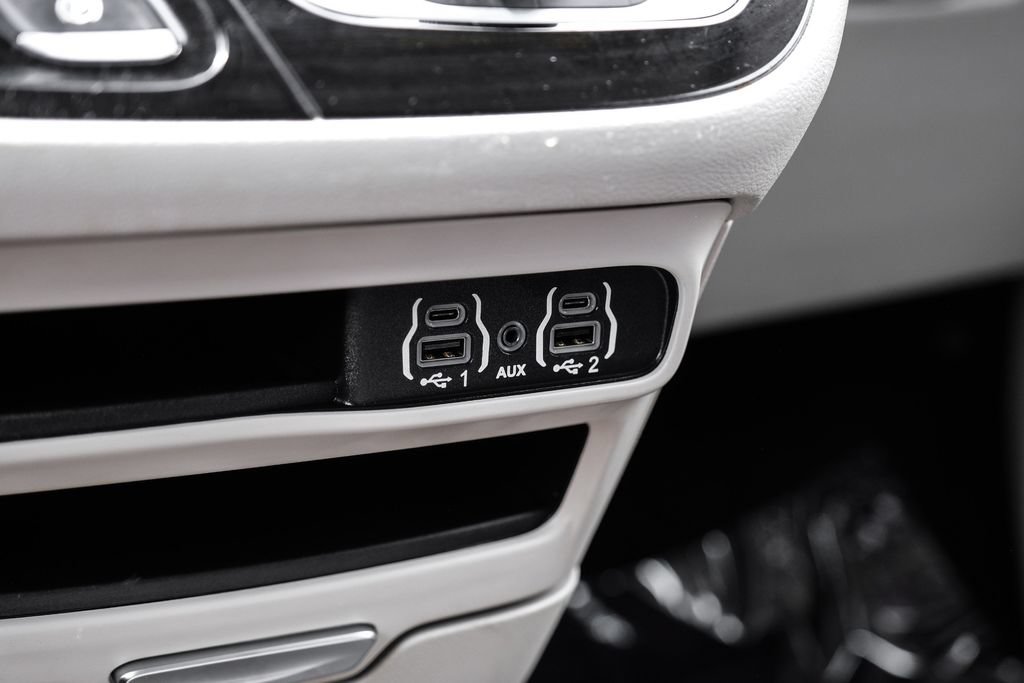 Used 2021 Chrysler Pacifica Touring-L FWD image 25