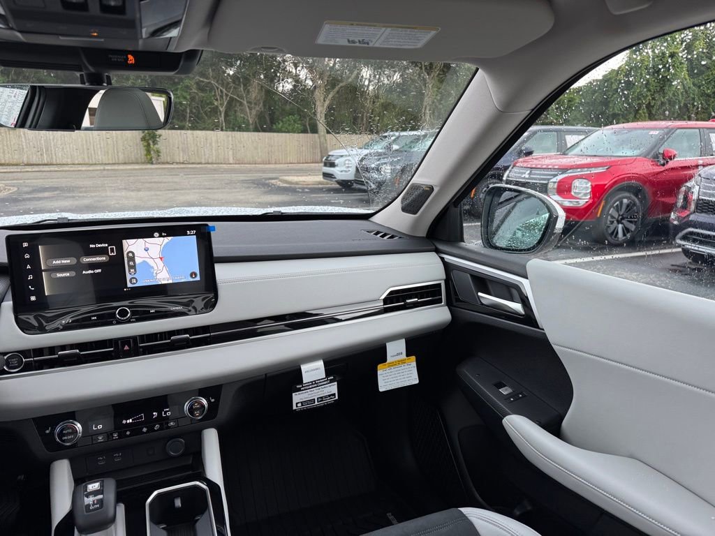 New 2025 Mitsubishi Outlander SE image 27