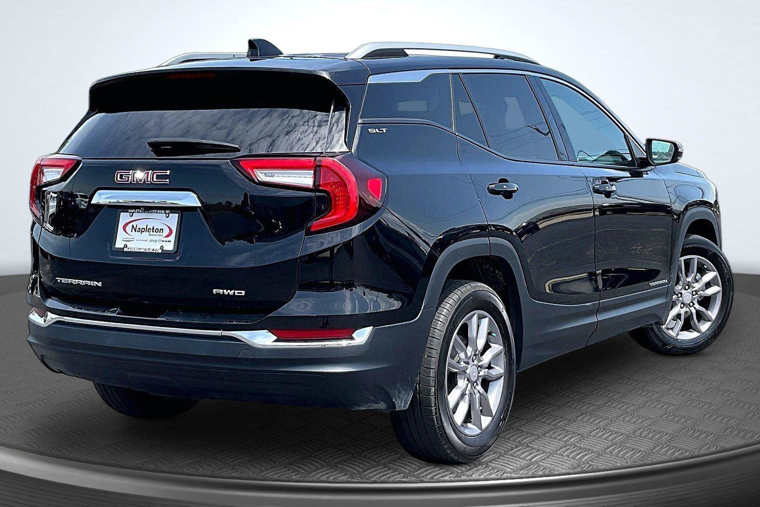 Used 2024 GMC Terrain SLT AWD/4WD image 2
