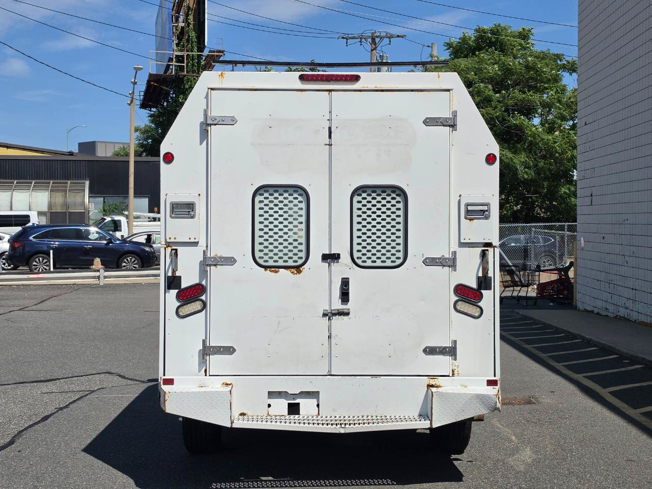 Used 2014 Ford E-350 and Econoline 350 Super Duty w/ Power Windows & Locks Group RWD image 6